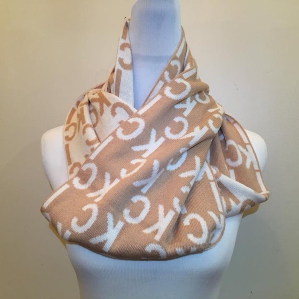 Reaction Kenneth Cole White / Tan Reversible Infinity Scarf Wrap Soft and Warm